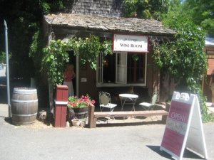 Wine Room, Pub and Bookstore, Volcano